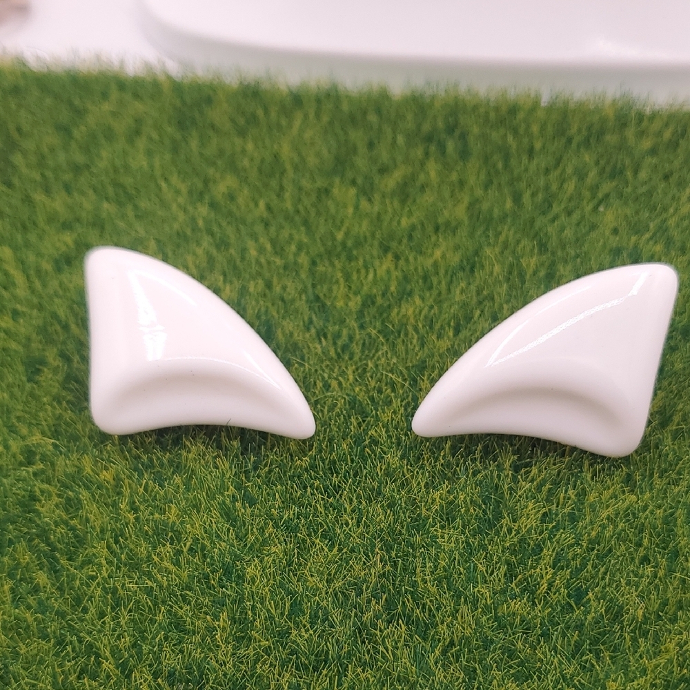 Triangle White Clip On Estate Earrings E866